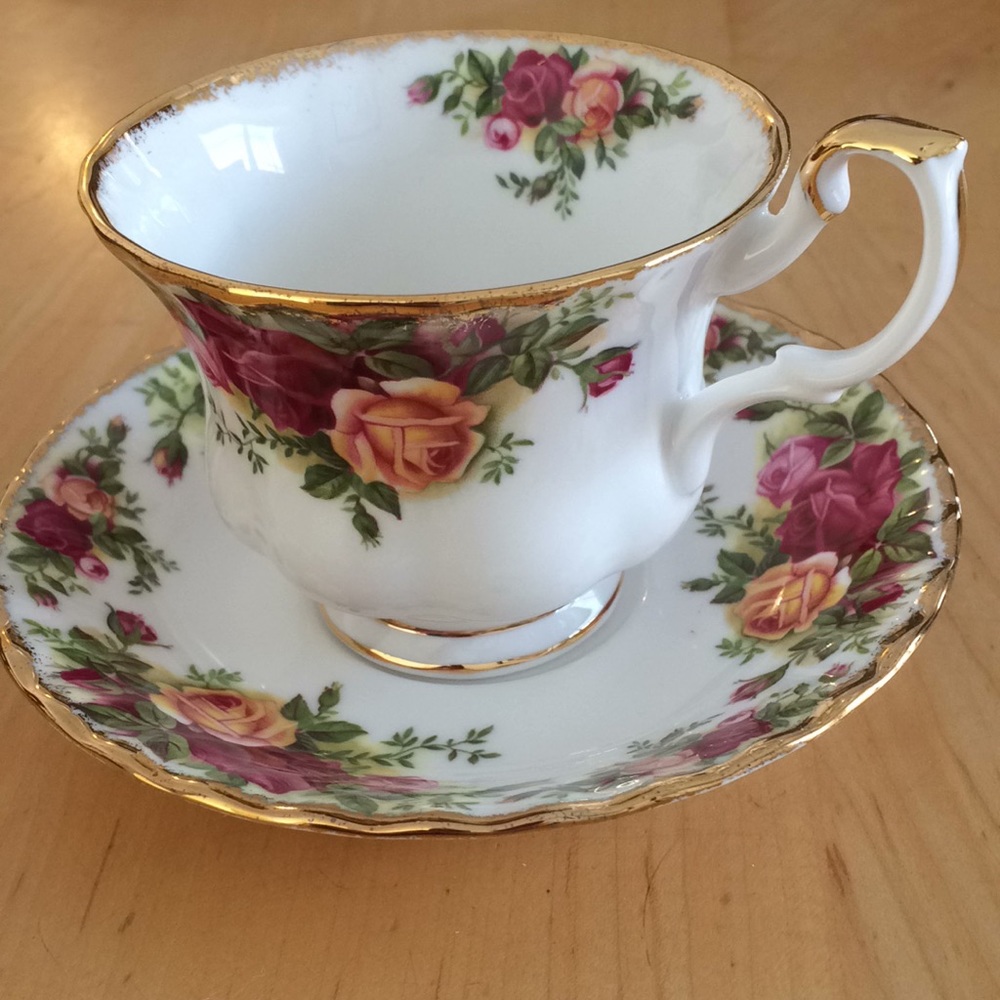 Vintage,Royal Albert Country Roses Teacup/Saucer